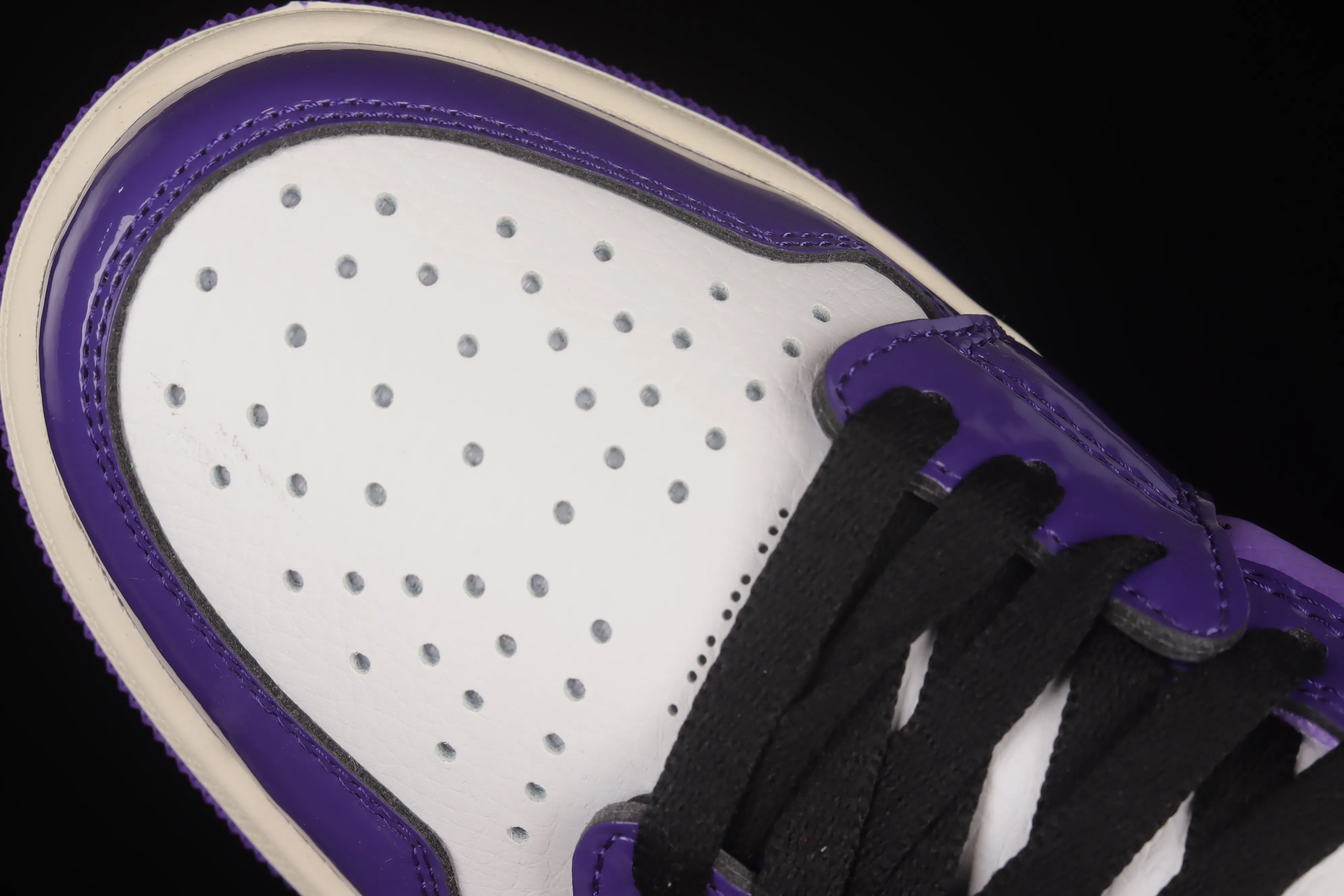 All categories Air Jordan Jordan series basketball shoes Air Jordan 1 High Air Jordan 1 Zoom CMFT AJ Joe 1 black and purple color CT0979-505